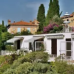 La Terrasse De La Reine